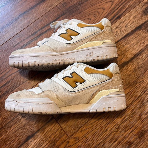New Balance 550 in Cream and Gold - Picture 4 of 9